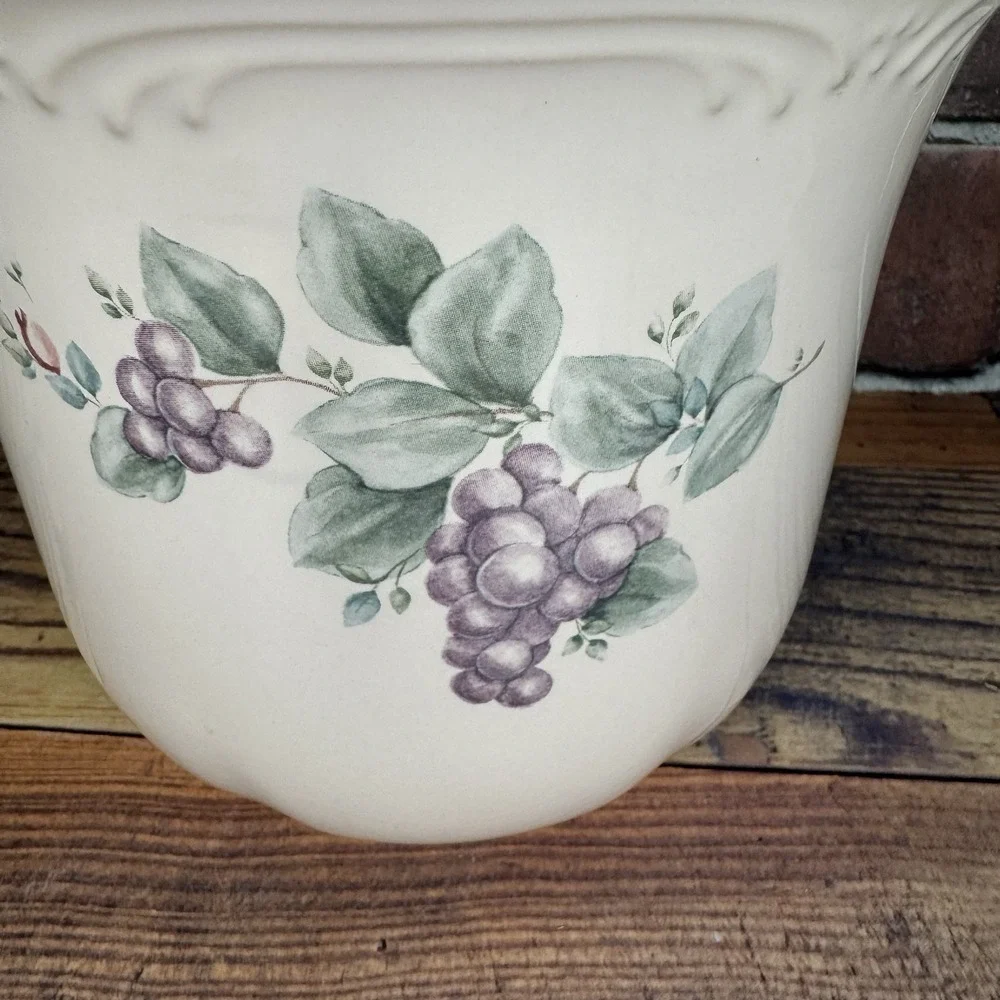 Vintage Pfaltzgraff Grapevine Stoneware Canister W Lid Discontinued- READ‎